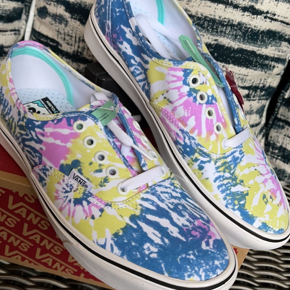 Vans Tie-Dye Canvas Low-Top Sneakers in Blue, Pink, Yellow - Picture 7 of 16